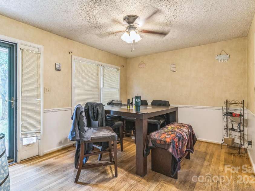 1713 Poe Circle, Hickory, NC 28601.  MLS# CAR4273320, YatesRealty ID 24379. 