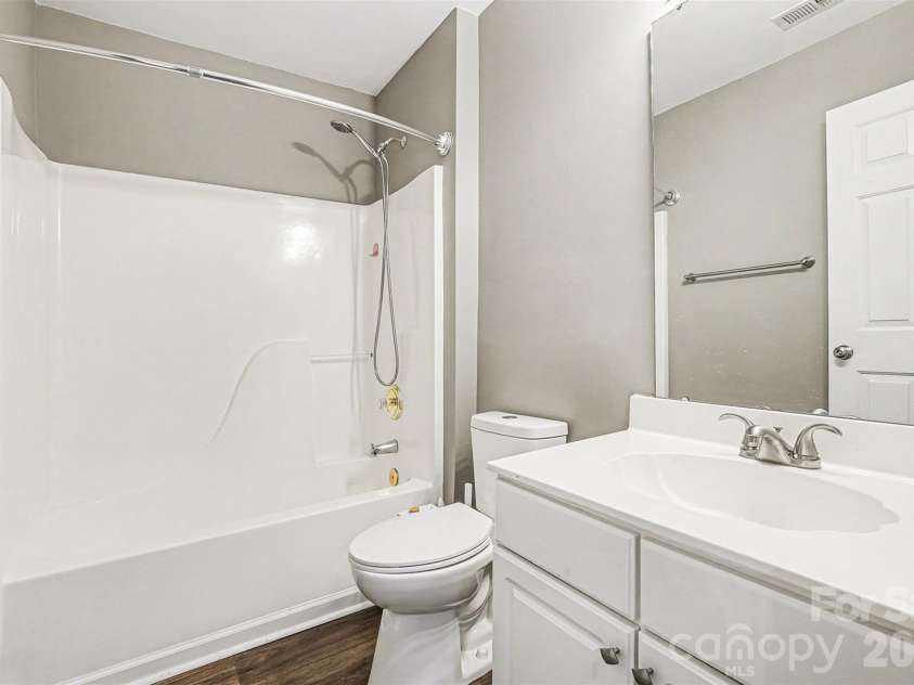 6603 Allness Glen Lane, Charlotte, NC 28269.  MLS# CAR4333202, YatesRealty ID 2438. Bathroom 2