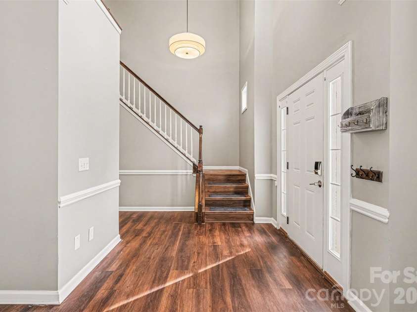 6603 Allness Glen Lane, Charlotte, NC 28269.  MLS# CAR4333202, YatesRealty ID 2438. Entryway