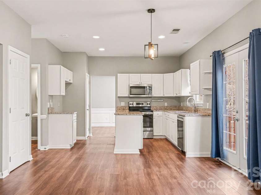 6603 Allness Glen Lane, Charlotte, NC 28269.  MLS# CAR4333202, YatesRealty ID 2438. Kitchen