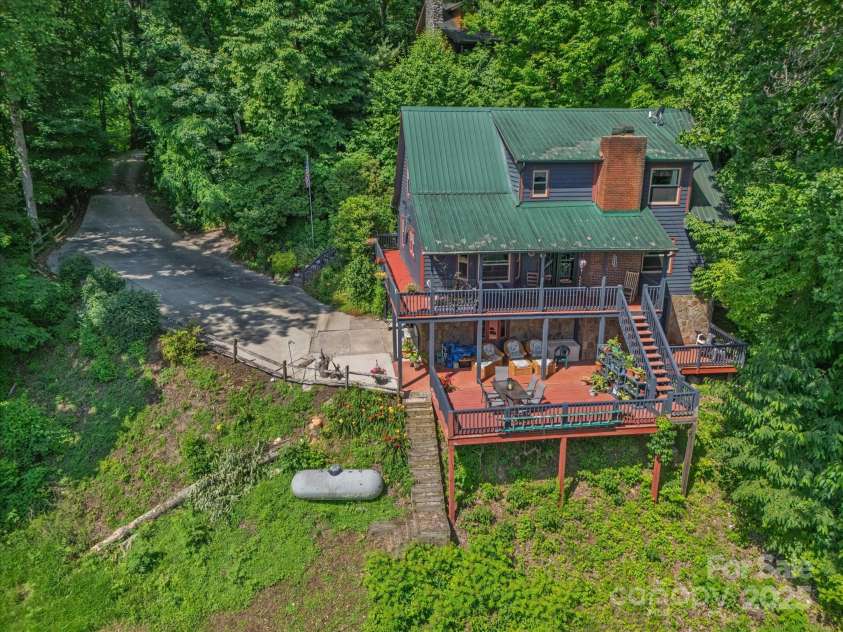 2981 Heath Peak Road, Waynesville, NC 28785.  MLS# CAR4266854, YatesRealty ID 24381. Fine Mountain Living