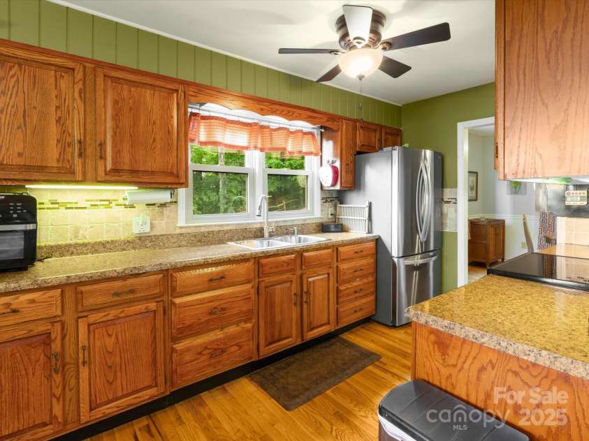 2981 Heath Peak Road, Waynesville, NC 28785.  MLS# CAR4266854, YatesRealty ID 24381. Large kitchen off the dining area