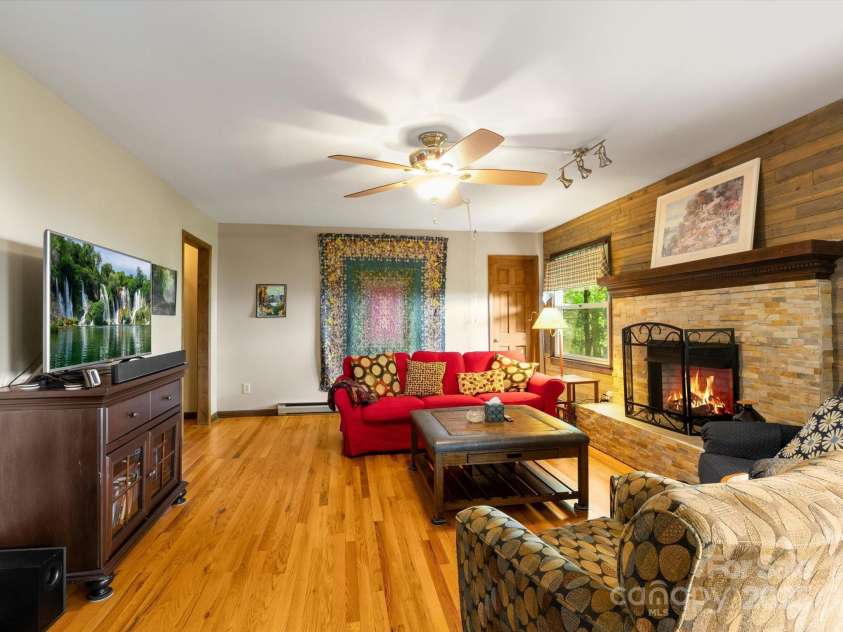 2981 Heath Peak Road, Waynesville, NC 28785.  MLS# CAR4266854, YatesRealty ID 24381. Spacious living room
