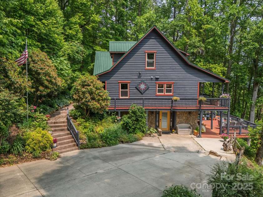 2981 Heath Peak Road, Waynesville, NC 28785.  MLS# CAR4266854, YatesRealty ID 24381. Welcome to 2981 Heath Peak!