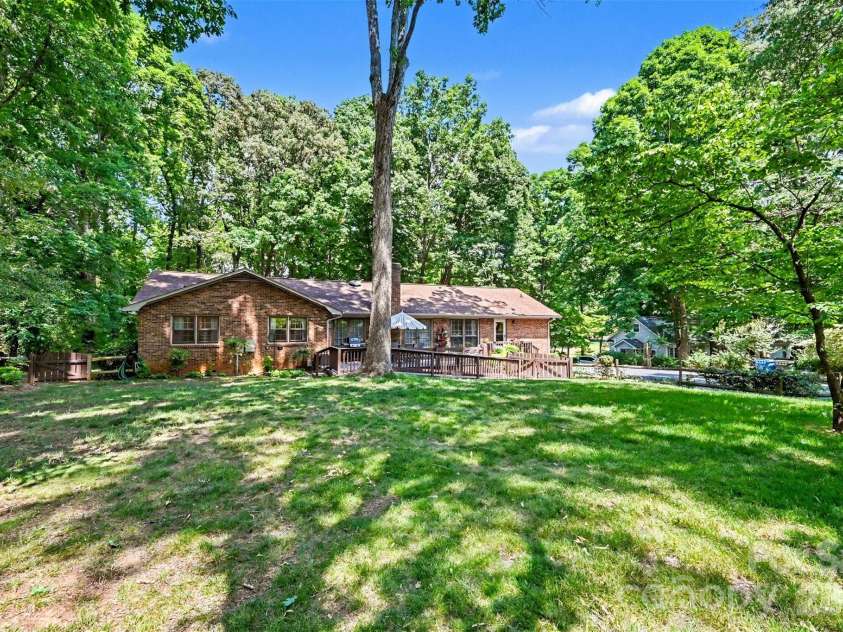 5523 Beaver Dam Lane, Mint Hill, NC 28227.  MLS# CAR4384017, YatesRealty ID 24382. 