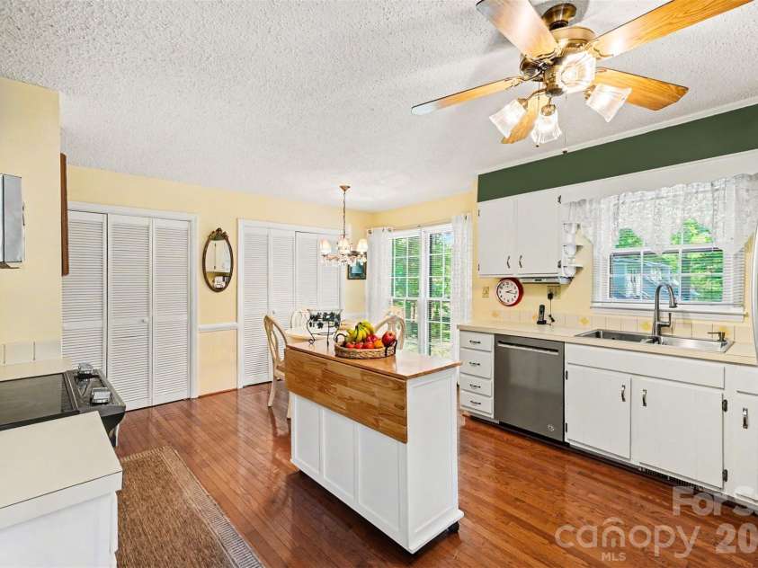 5523 Beaver Dam Lane, Mint Hill, NC 28227.  MLS# CAR4384017, YatesRealty ID 24382. 