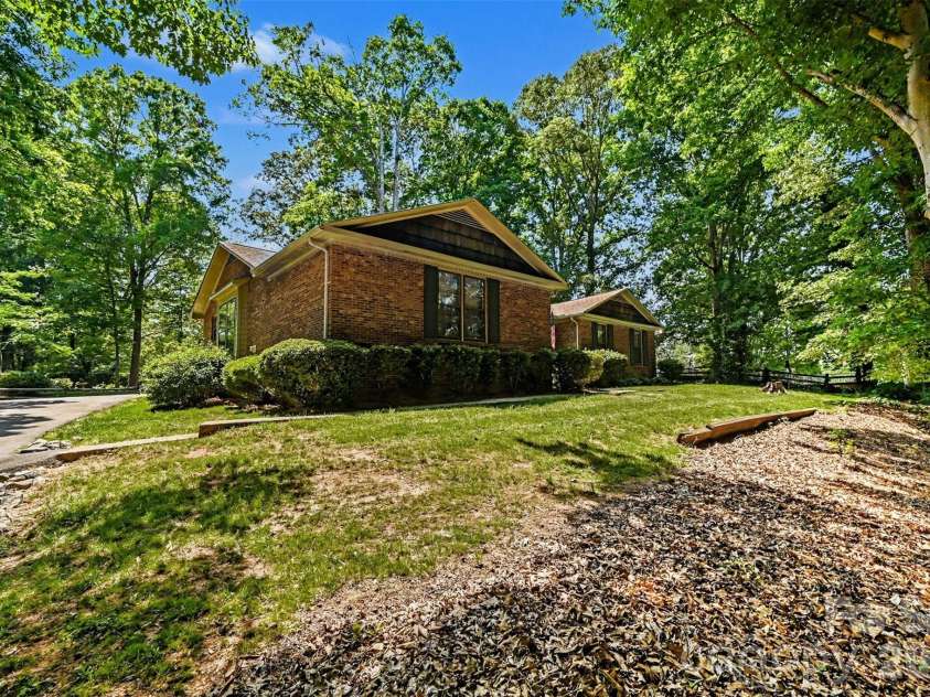 5523 Beaver Dam Lane, Mint Hill, NC 28227.  MLS# CAR4384017, YatesRealty ID 24382. 