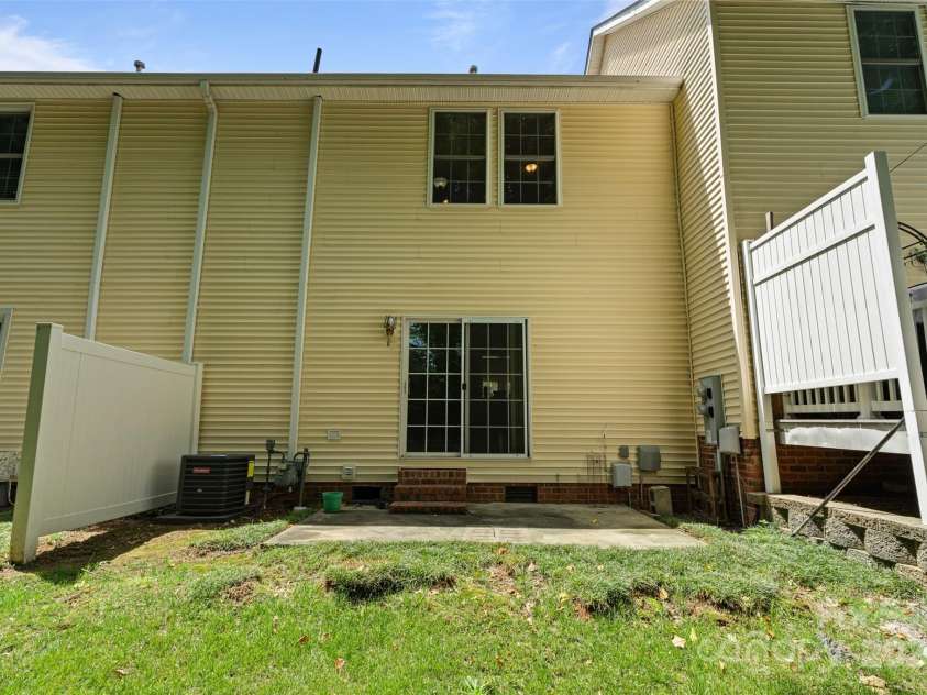 7019 Walnut Ridge Court, Charlotte, NC 28217.  MLS# CAR4210878, YatesRealty ID 24383. Backyard