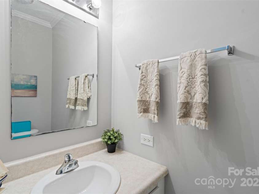 7019 Walnut Ridge Court, Charlotte, NC 28217.  MLS# CAR4210878, YatesRealty ID 24383. Half Bath