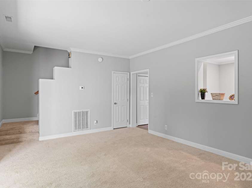 7019 Walnut Ridge Court, Charlotte, NC 28217.  MLS# CAR4210878, YatesRealty ID 24383. Living Room