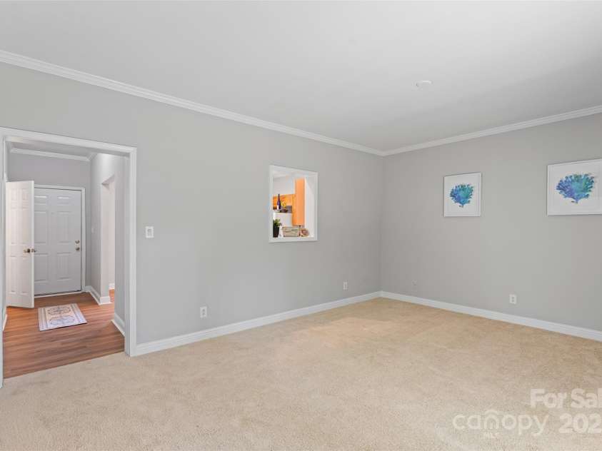 7019 Walnut Ridge Court, Charlotte, NC 28217.  MLS# CAR4210878, YatesRealty ID 24383. Living Room