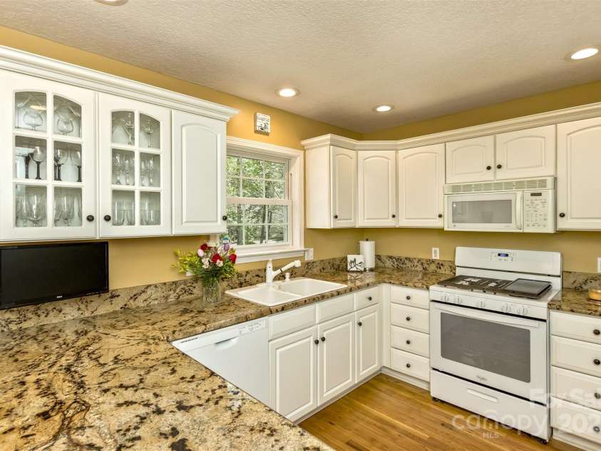 301 Theron Court, Candler, NC 28715.  MLS# CAR4250972, YatesRealty ID 24385. Bright kitchen a cook's delight!