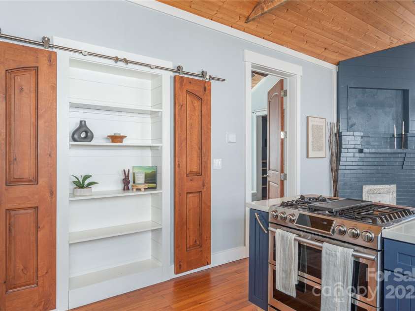 24 Hanover Street, Asheville, NC 28806.  MLS# CAR4274797, YatesRealty ID 24386. 