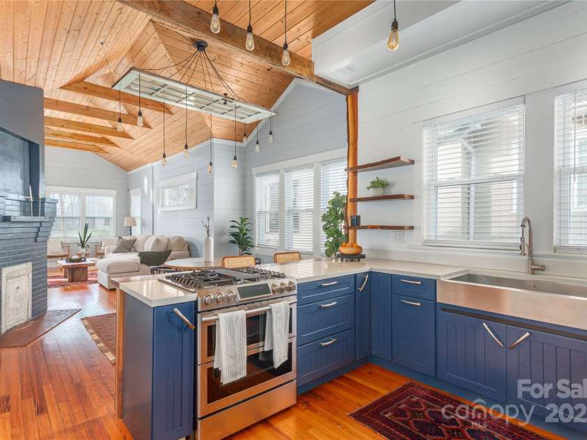24 Hanover Street, Asheville, NC 28806.  MLS# CAR4274797, YatesRealty ID 24386. 