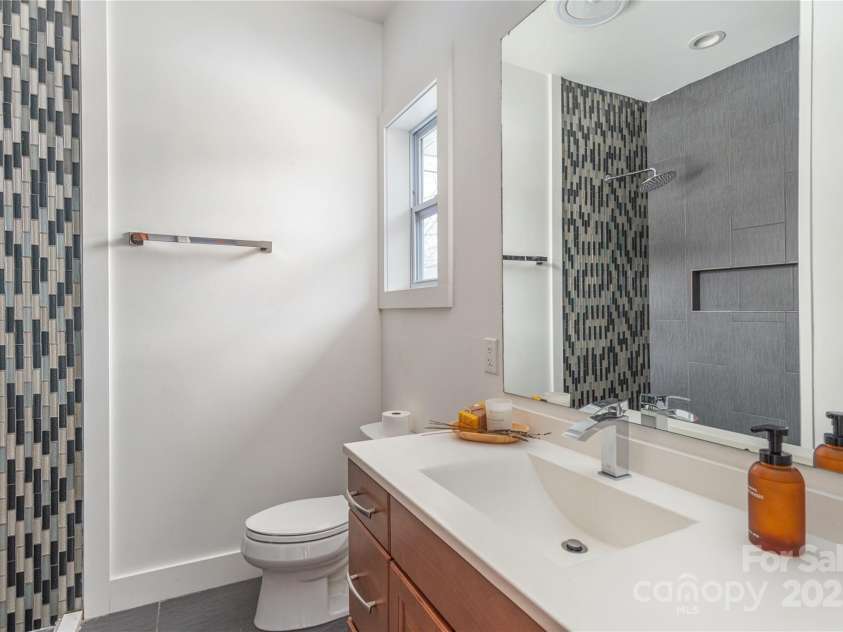 24 Hanover Street, Asheville, NC 28806.  MLS# CAR4274797, YatesRealty ID 24386. 