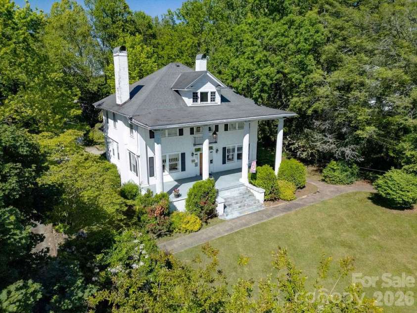 208 Probart Street, Brevard, NC 28712.  MLS# CAR4384508, YatesRealty ID 24387. 