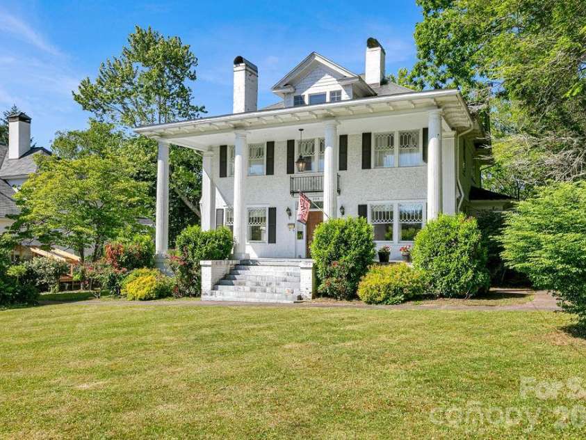 208 Probart Street, Brevard, NC 28712.  MLS# CAR4420594, YatesRealty ID 24387. 