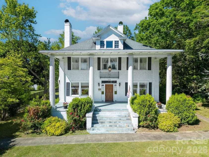 208 Probart Street, Brevard, NC 28712.  MLS# CAR4420594, YatesRealty ID 24387. 