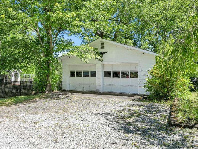 208 Probart Street, Brevard, NC 28712.  MLS# CAR4420594, YatesRealty ID 24387. 