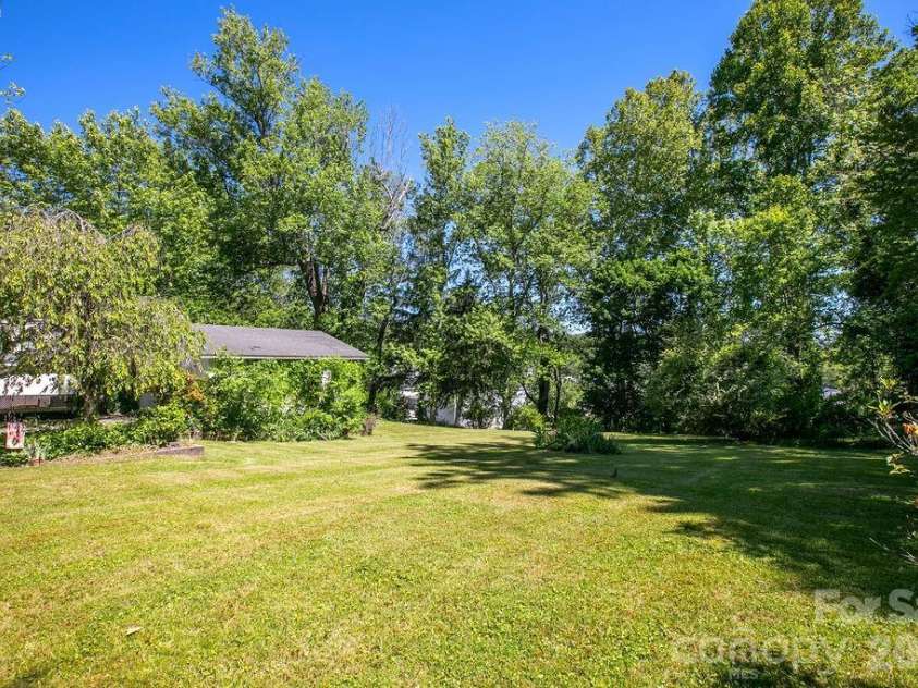 208 Probart Street, Brevard, NC 28712.  MLS# CAR4420594, YatesRealty ID 24387. 