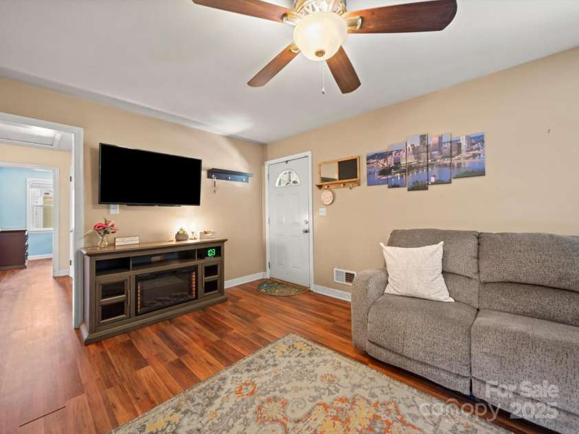 427 12th Avenue, Gastonia, NC 28054.  MLS# CAR4269855, YatesRealty ID 24387. 