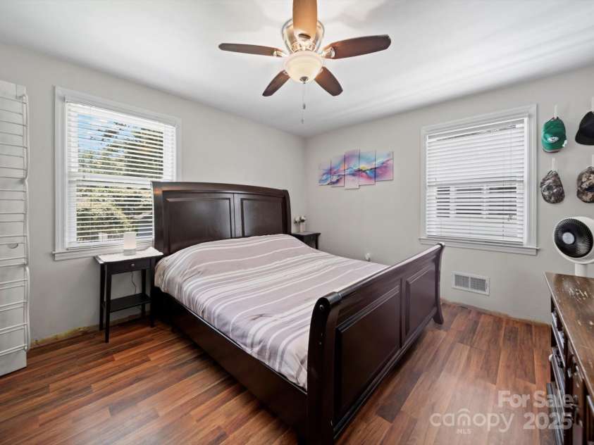 427 12th Avenue, Gastonia, NC 28054.  MLS# CAR4269855, YatesRealty ID 24387. 