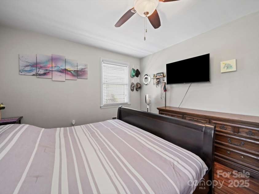 427 12th Avenue, Gastonia, NC 28054.  MLS# CAR4269855, YatesRealty ID 24387. 