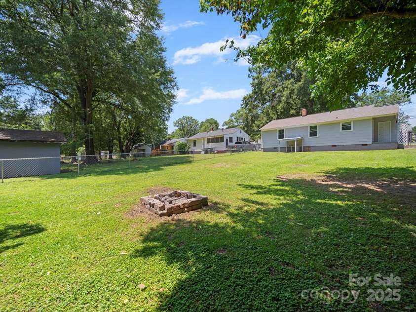 427 12th Avenue, Gastonia, NC 28054.  MLS# CAR4269855, YatesRealty ID 24387. 