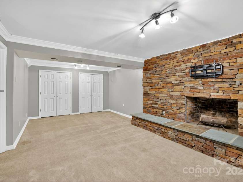 2200 Peninsula Avenue, Shelby, NC 28150.  MLS# CAR4299507, YatesRealty ID 24390. 