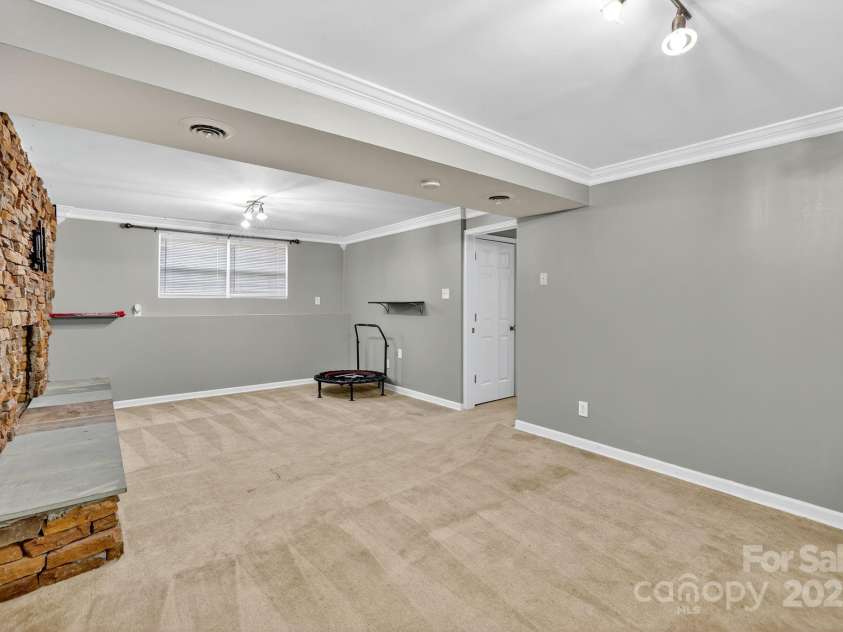 2200 Peninsula Avenue, Shelby, NC 28150.  MLS# CAR4299507, YatesRealty ID 24390. 