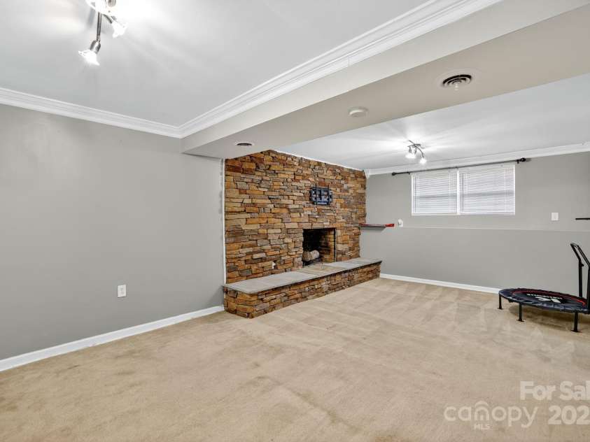 2200 Peninsula Avenue, Shelby, NC 28150.  MLS# CAR4299507, YatesRealty ID 24390. 