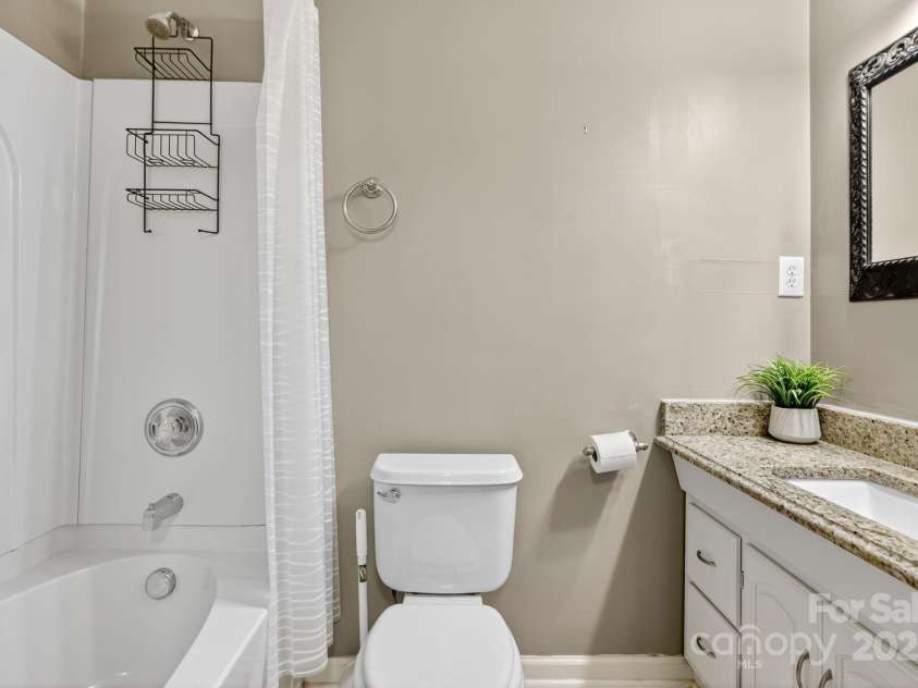 2200 Peninsula Avenue, Shelby, NC 28150.  MLS# CAR4299507, YatesRealty ID 24390. 