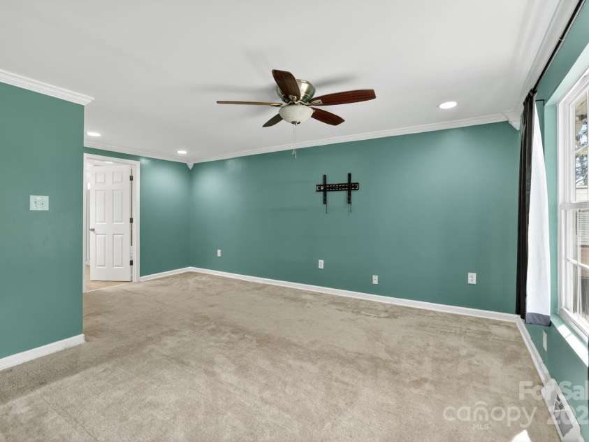 2200 Peninsula Avenue, Shelby, NC 28150.  MLS# CAR4299507, YatesRealty ID 24390. 