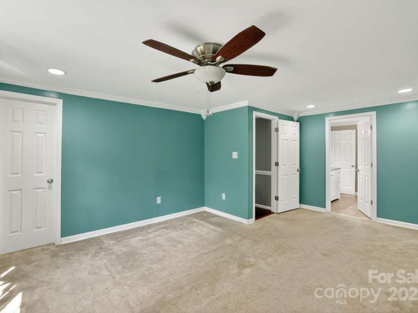 2200 Peninsula Avenue, Shelby, NC 28150.  MLS# CAR4299507, YatesRealty ID 24390. 