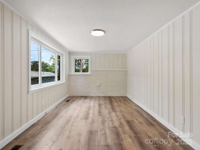 64 Bellevue Road, Asheville, NC 28803.  MLS# CAR4276527, YatesRealty ID 24391. 