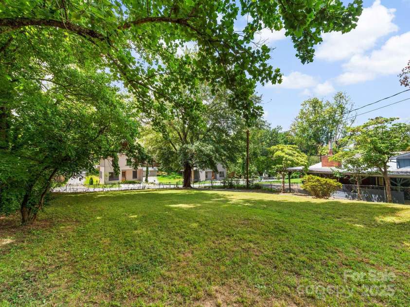 64 Bellevue Road, Asheville, NC 28803.  MLS# CAR4276527, YatesRealty ID 24391. 