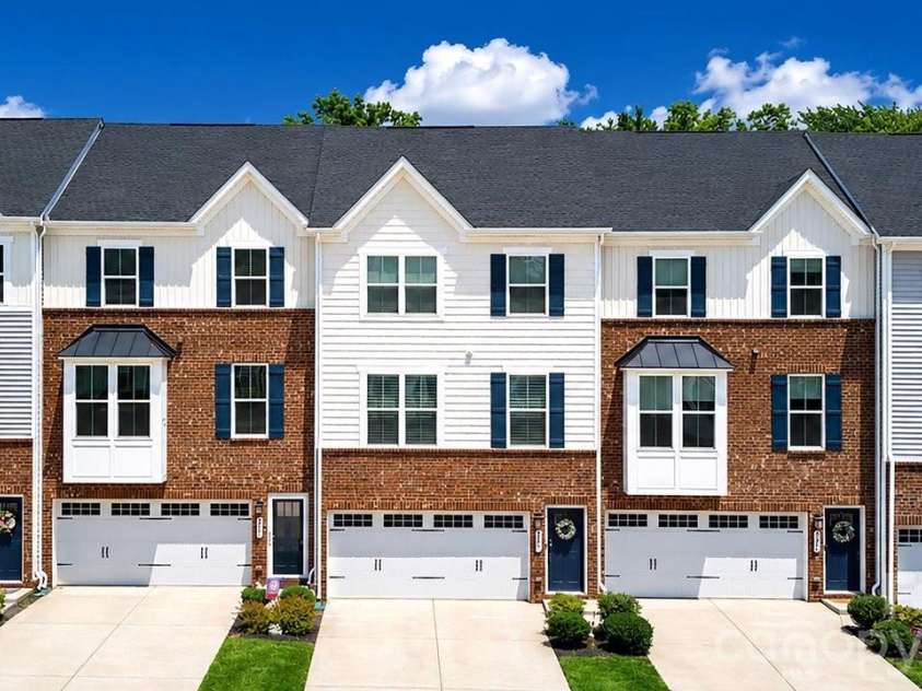 2607 Grantham Place Drive, Fort Mill, SC 29715.  MLS# CAR4380219, YatesRealty ID 24392. 