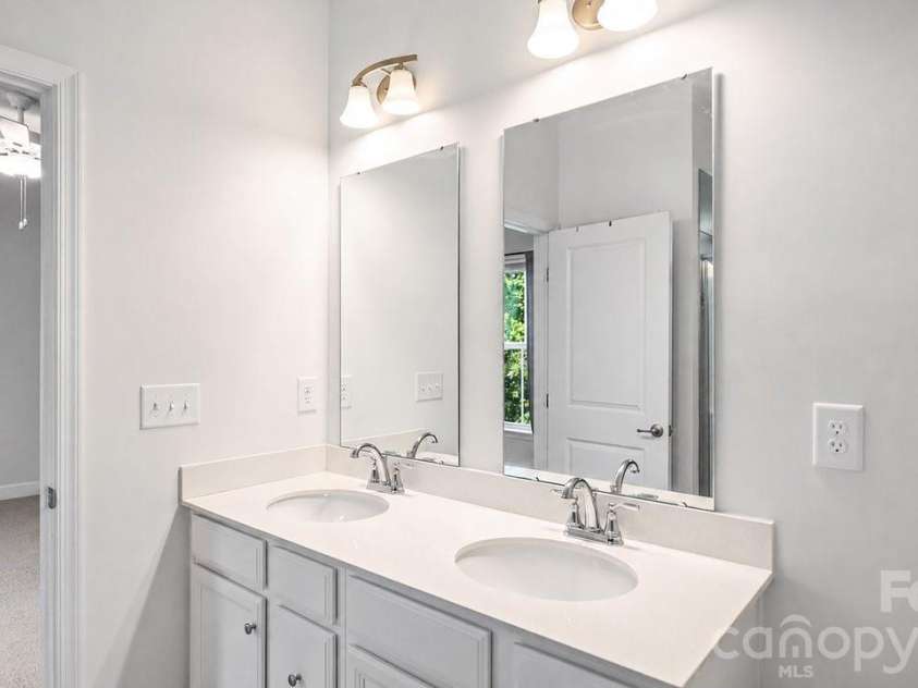 2607 Grantham Place Drive, Fort Mill, SC 29715.  MLS# CAR4380219, YatesRealty ID 24392. Primary bathroom