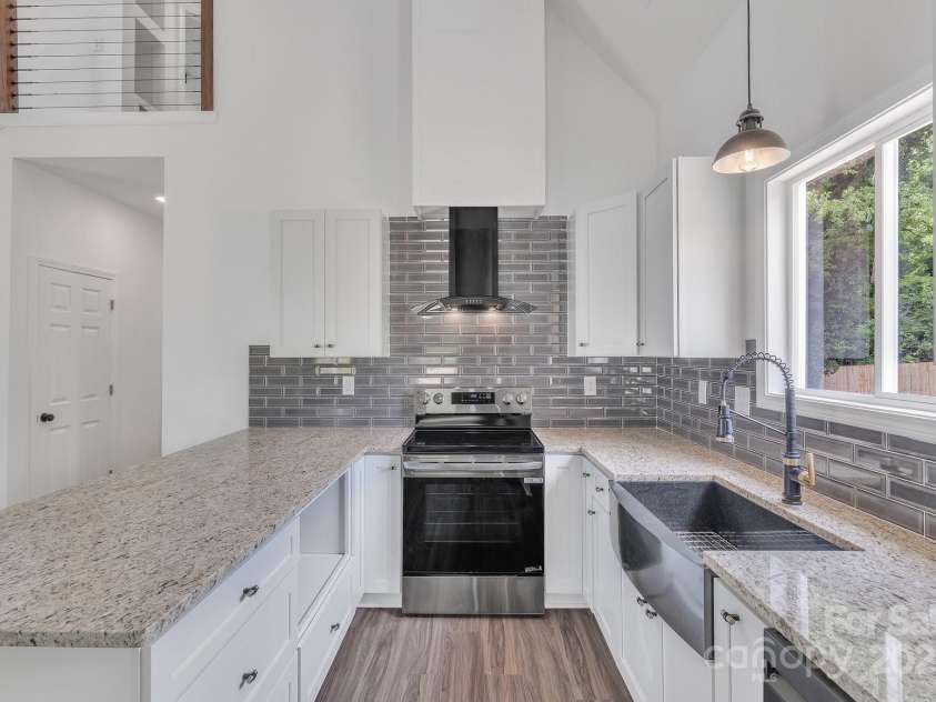 512 North Mulberry Street, Cherryville, NC 28021.  MLS# CAR4270239, YatesRealty ID 24394. 