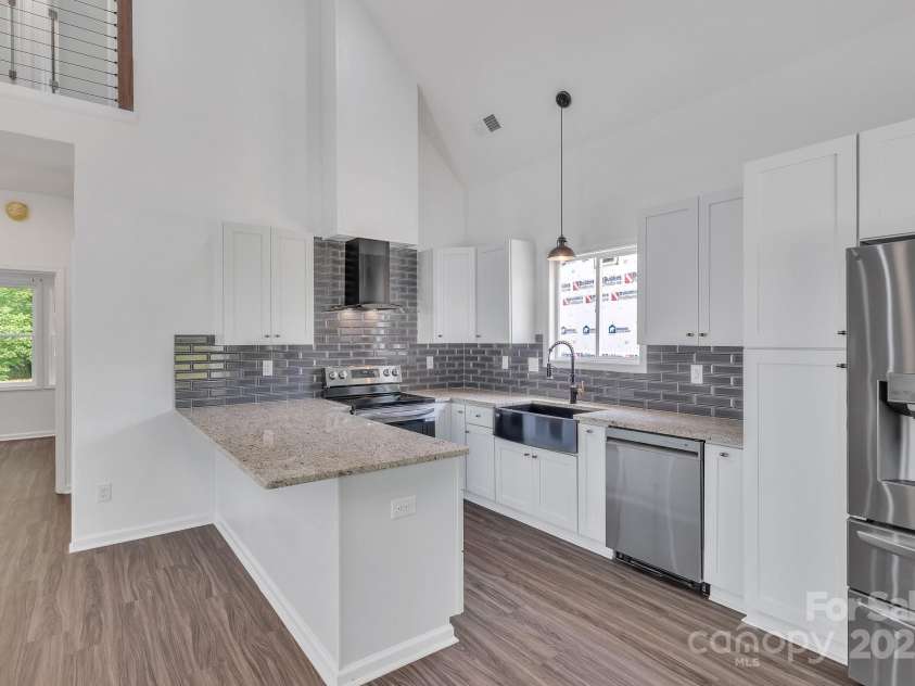 512 North Mulberry Street, Cherryville, NC 28021.  MLS# CAR4270239, YatesRealty ID 24394. 