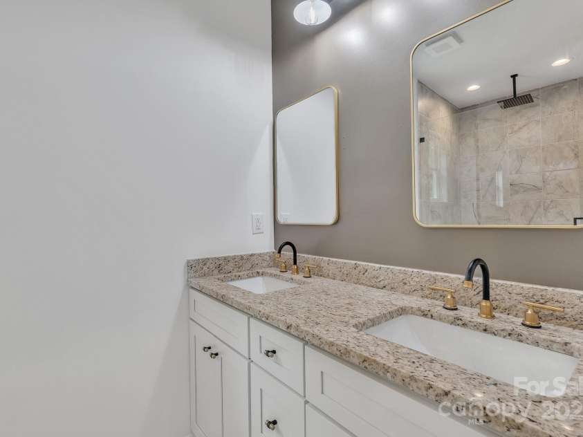 512 North Mulberry Street, Cherryville, NC 28021.  MLS# CAR4270239, YatesRealty ID 24394. 