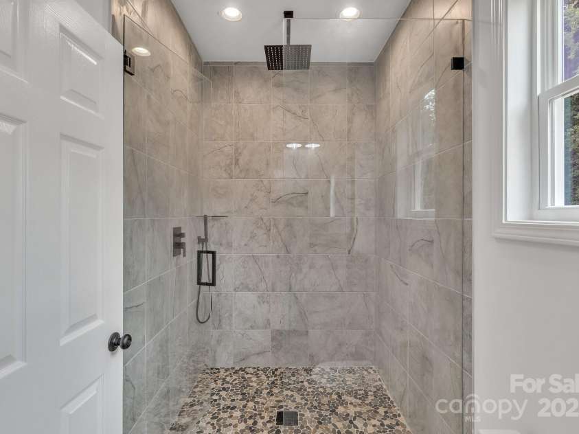 512 North Mulberry Street, Cherryville, NC 28021.  MLS# CAR4270239, YatesRealty ID 24394. 