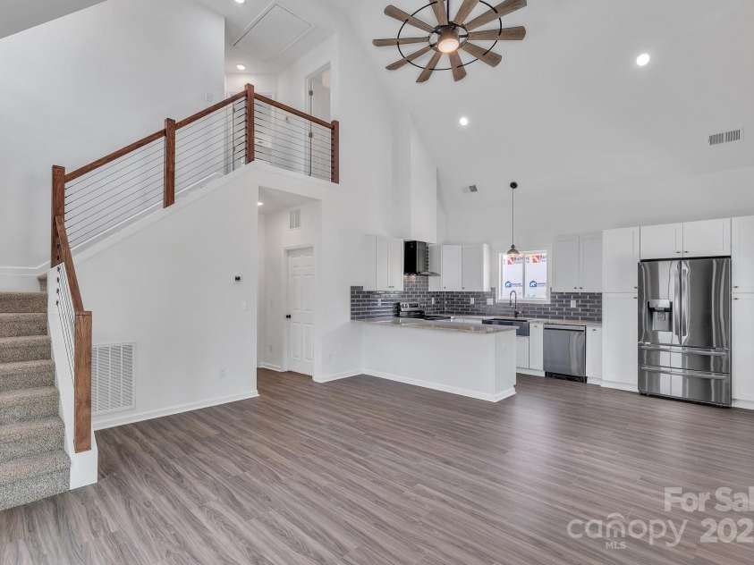 512 North Mulberry Street, Cherryville, NC 28021.  MLS# CAR4270239, YatesRealty ID 24394. 