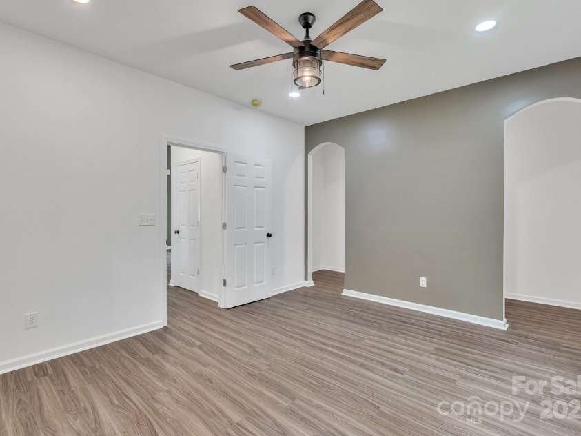 512 North Mulberry Street, Cherryville, NC 28021.  MLS# CAR4270239, YatesRealty ID 24394. 