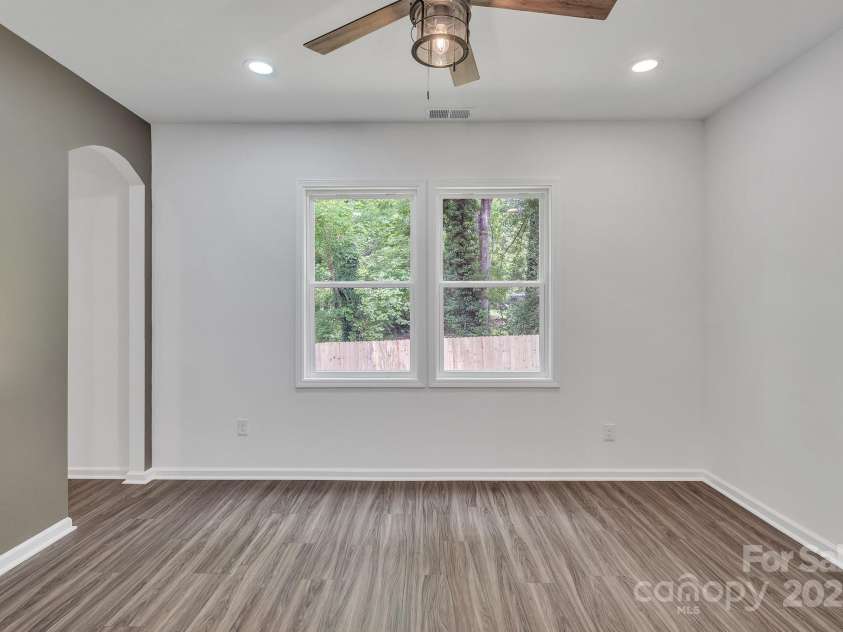 512 North Mulberry Street, Cherryville, NC 28021.  MLS# CAR4270239, YatesRealty ID 24394. 