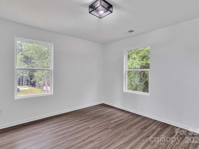 512 North Mulberry Street, Cherryville, NC 28021.  MLS# CAR4270239, YatesRealty ID 24394. 