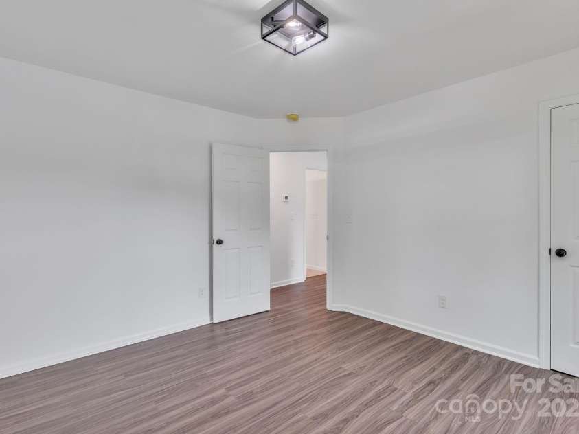 512 North Mulberry Street, Cherryville, NC 28021.  MLS# CAR4270239, YatesRealty ID 24394. 