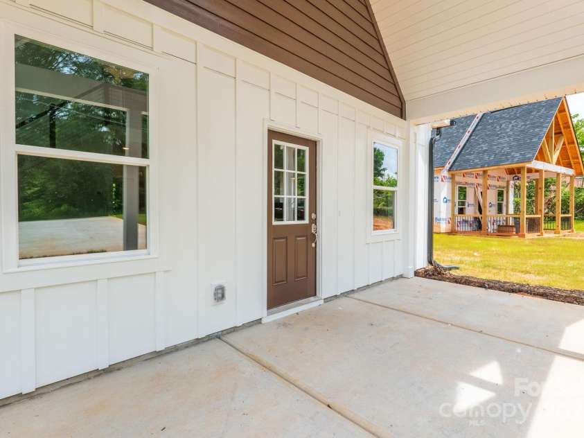 512 North Mulberry Street, Cherryville, NC 28021.  MLS# CAR4270239, YatesRealty ID 24394. 