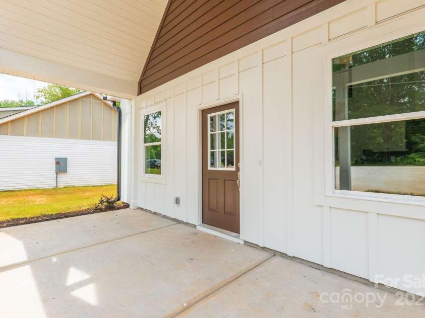 512 North Mulberry Street, Cherryville, NC 28021.  MLS# CAR4270239, YatesRealty ID 24394. 