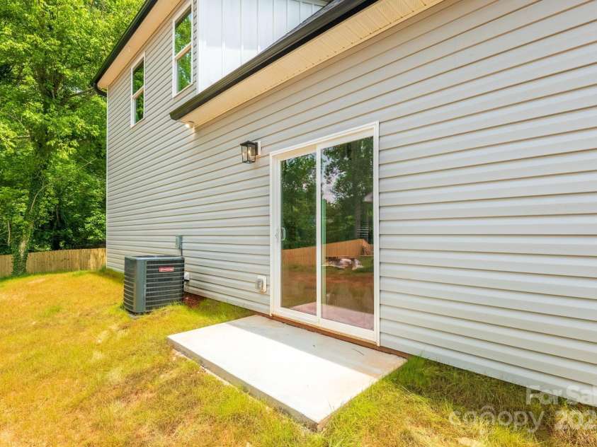 512 North Mulberry Street, Cherryville, NC 28021.  MLS# CAR4270239, YatesRealty ID 24394. 